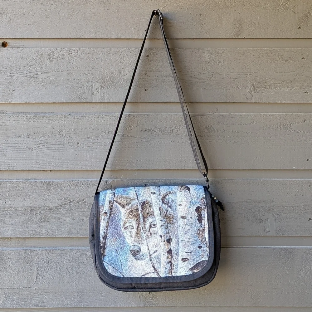 VTG 90s Wolf Aspens Tapestry Crossbody Saddlebag Black